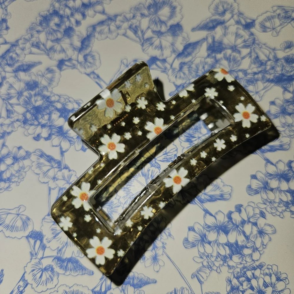 Daisy Dreams Claw Clip Collection - Honey Mocha
